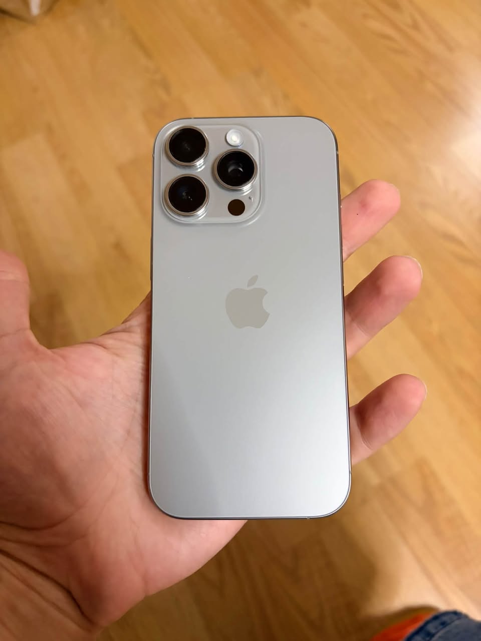 iPhone 16 Pro 256 գբ էլեմենտ 2000