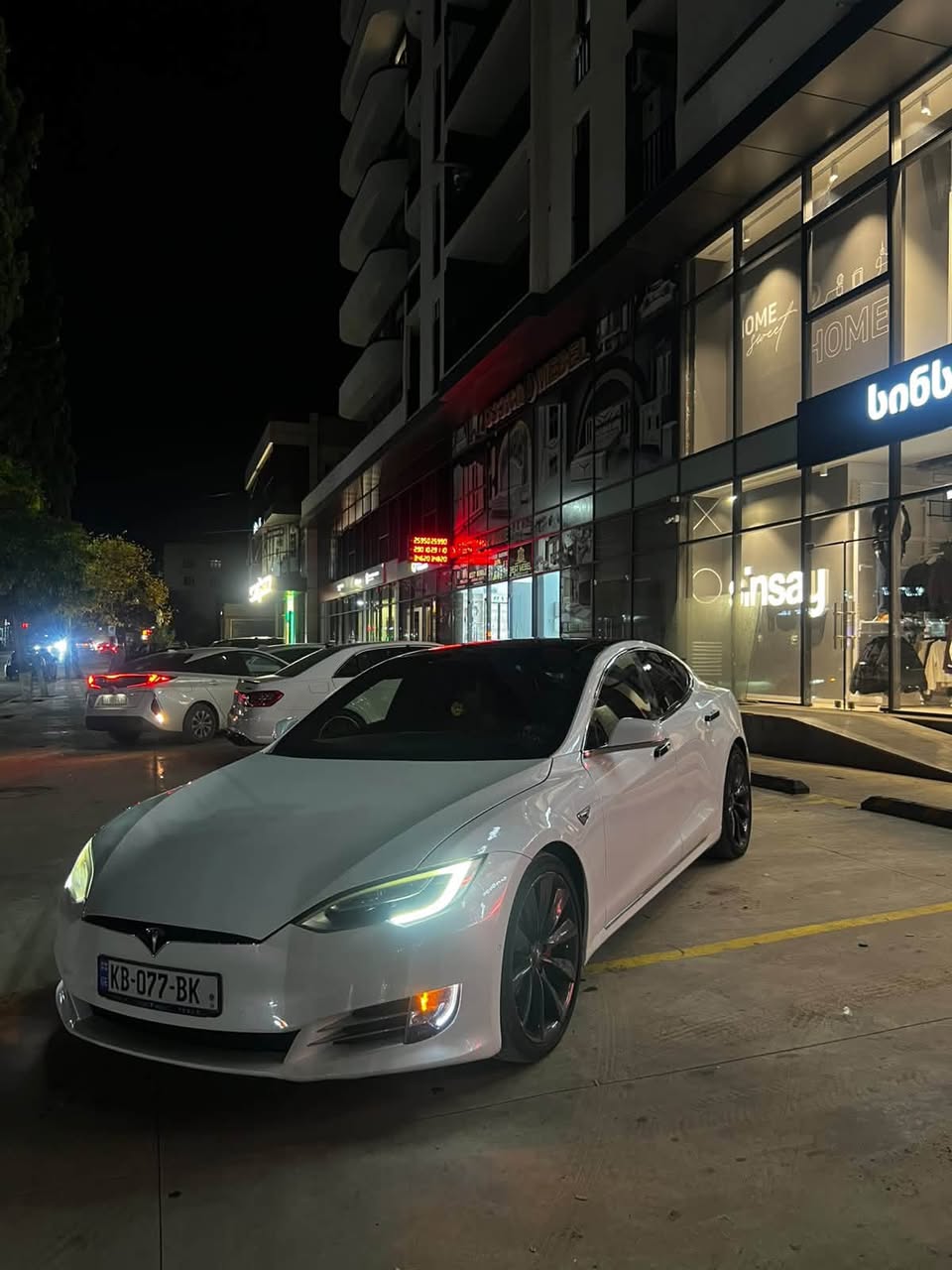 Tesla Model S 2016 — 14,500$