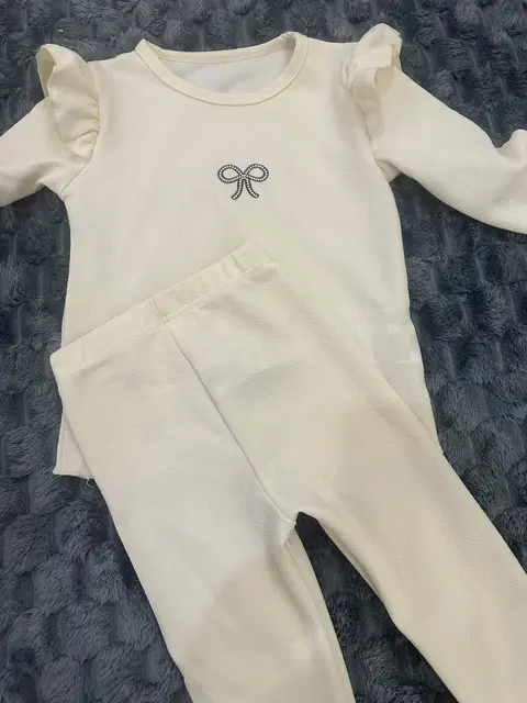 Girls' outfit with bow, ages 2-4