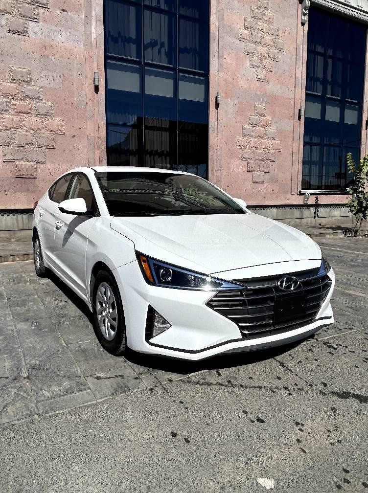 Hyundai Elantra — 10,500$