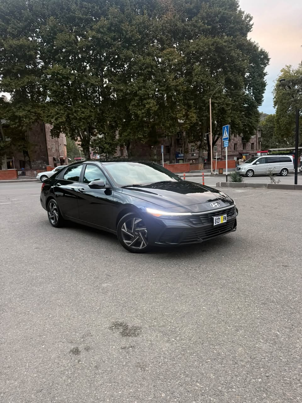 Hyundai Elantra 2024 — 18,000$