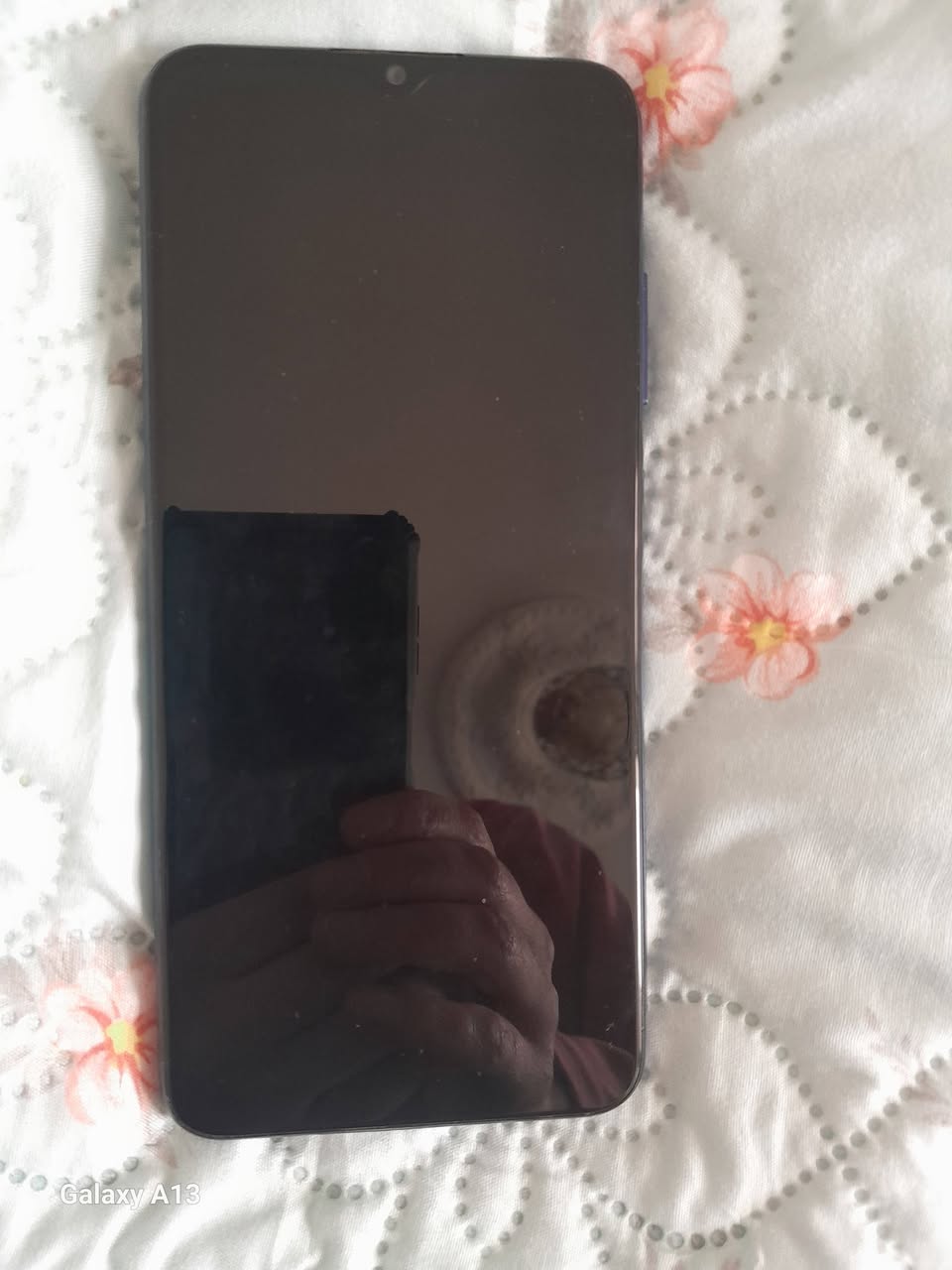 Satılık. Üçü birlikte 310$...Tiflis. Telefonlara hiçbir şey lazım değil.