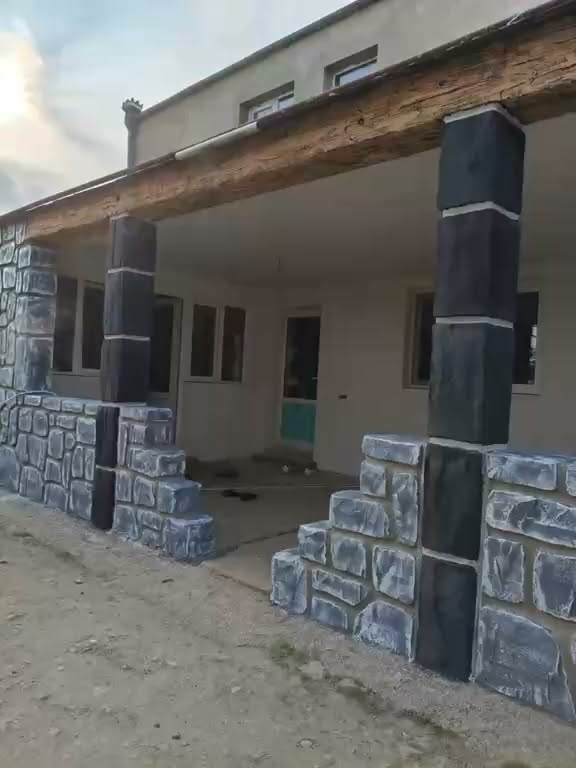 Qum və sement qarışığı ilə boyama dekorativ ləsənə aidir