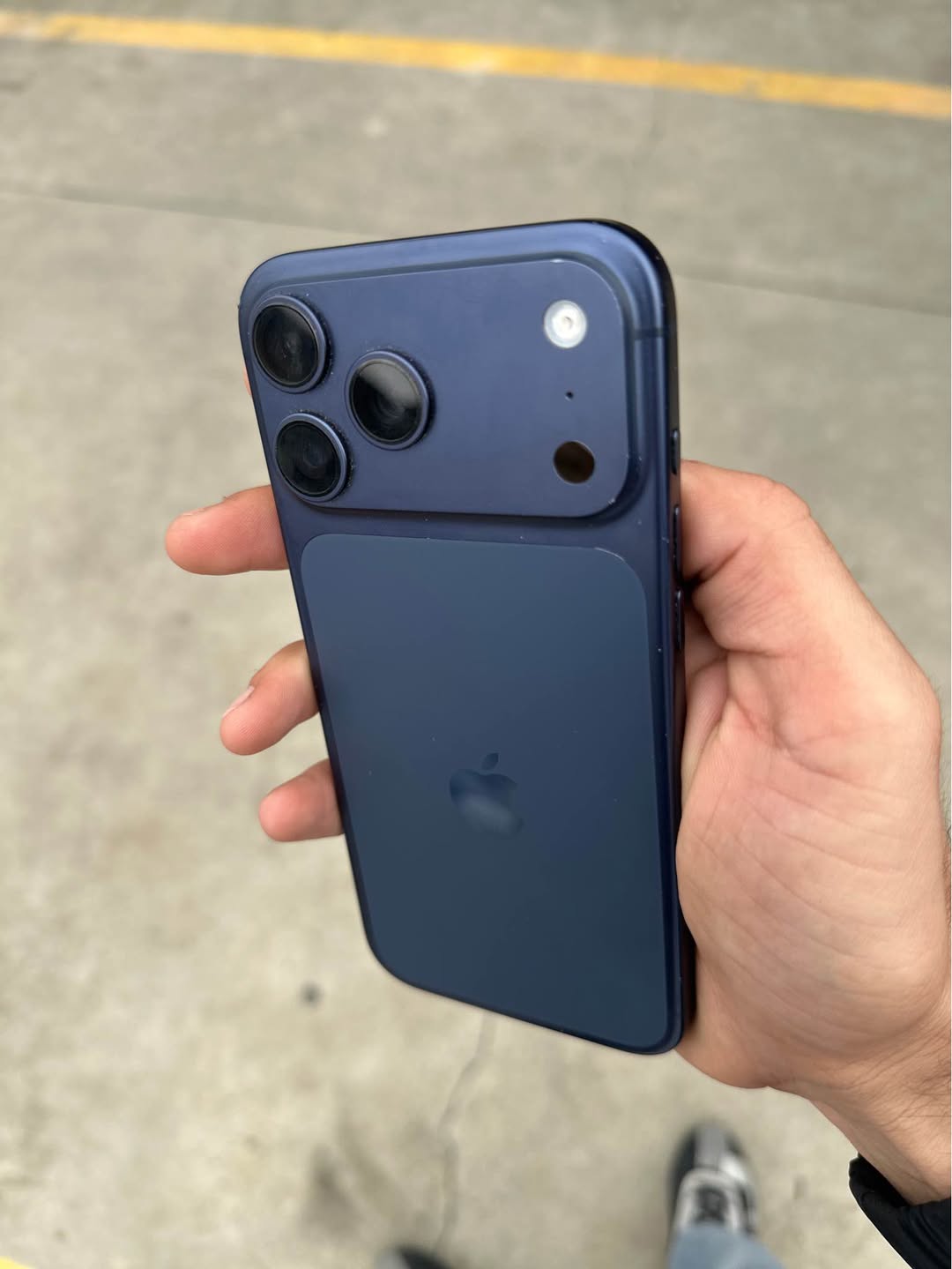 iPhone 17 Pro Max 256GB, 92% battery