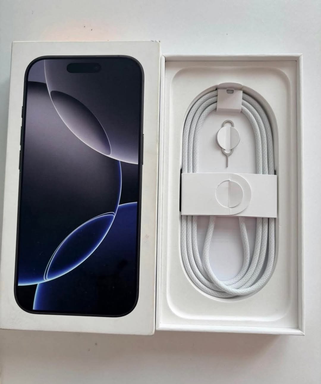 iPhone-ın orijinal yeni kabeli 40 lirəyə, varqeytəlidir.