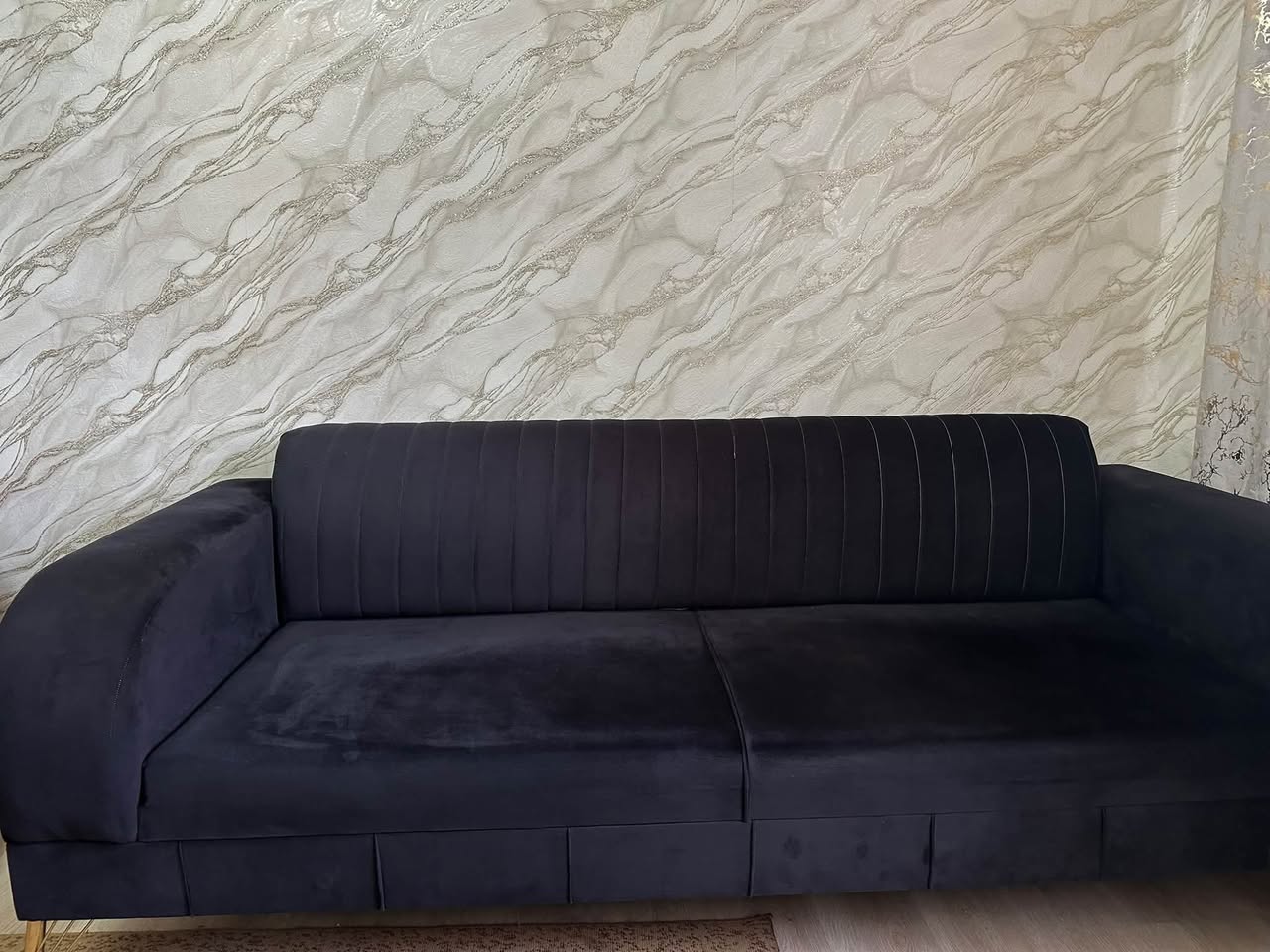 Divan satılıktır!!! Fiyatı-700 lari İlgilenenler bana ulaşın: