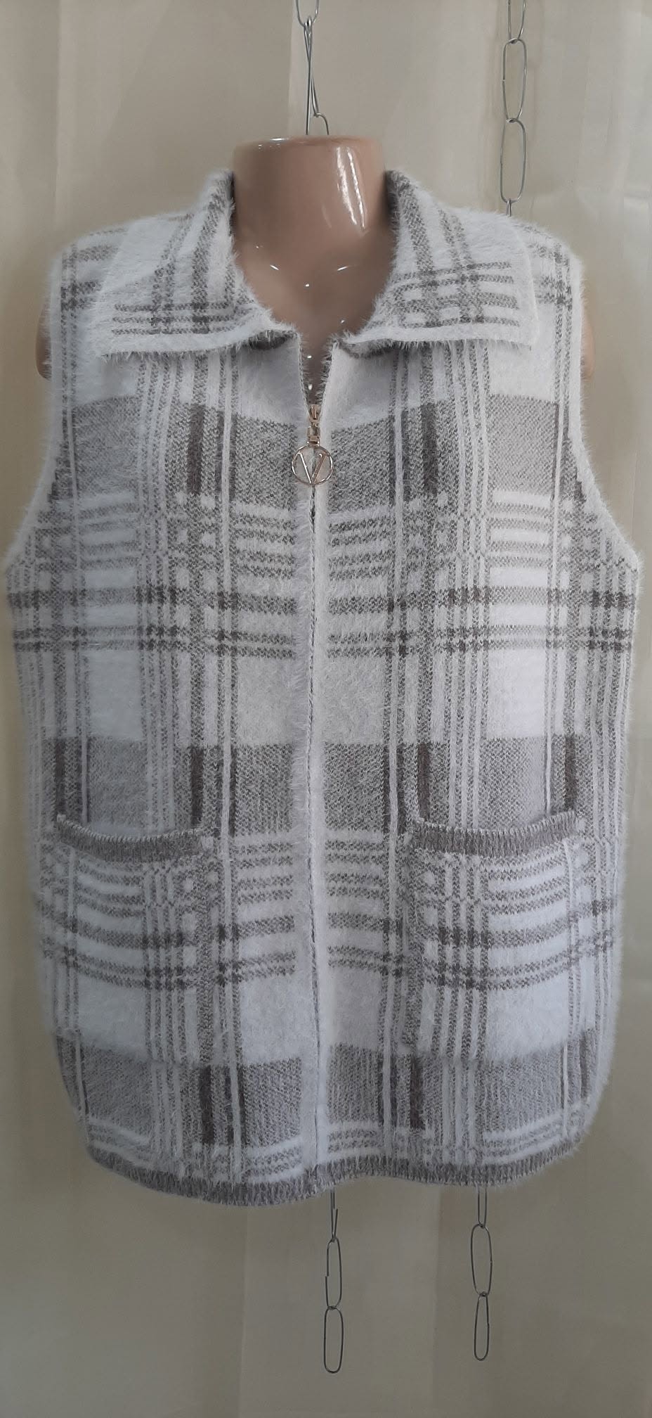 Plaid knit zip vest, grey-white
