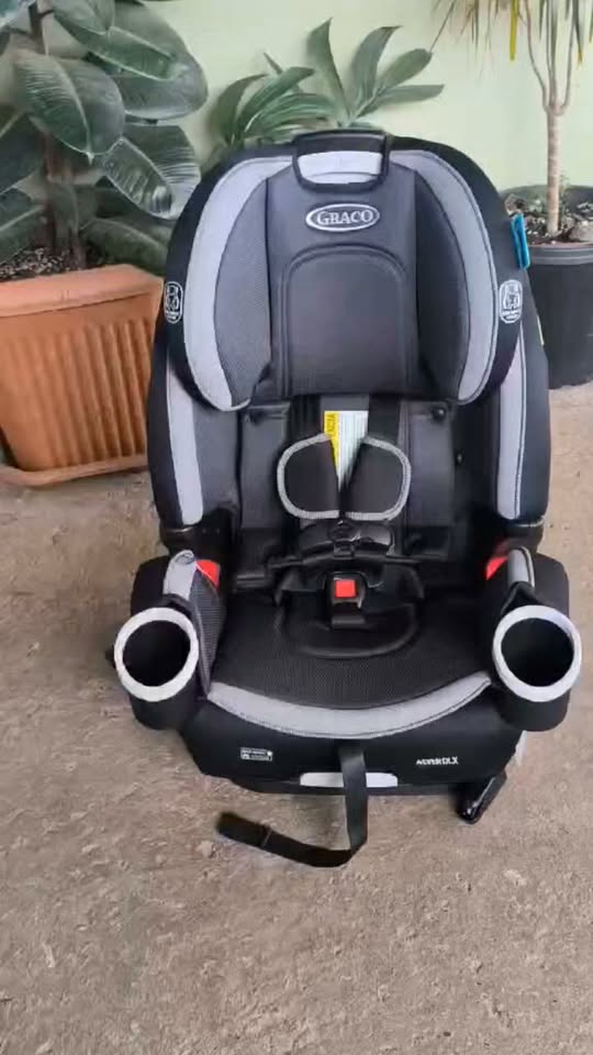 Graco car seat, new, unused