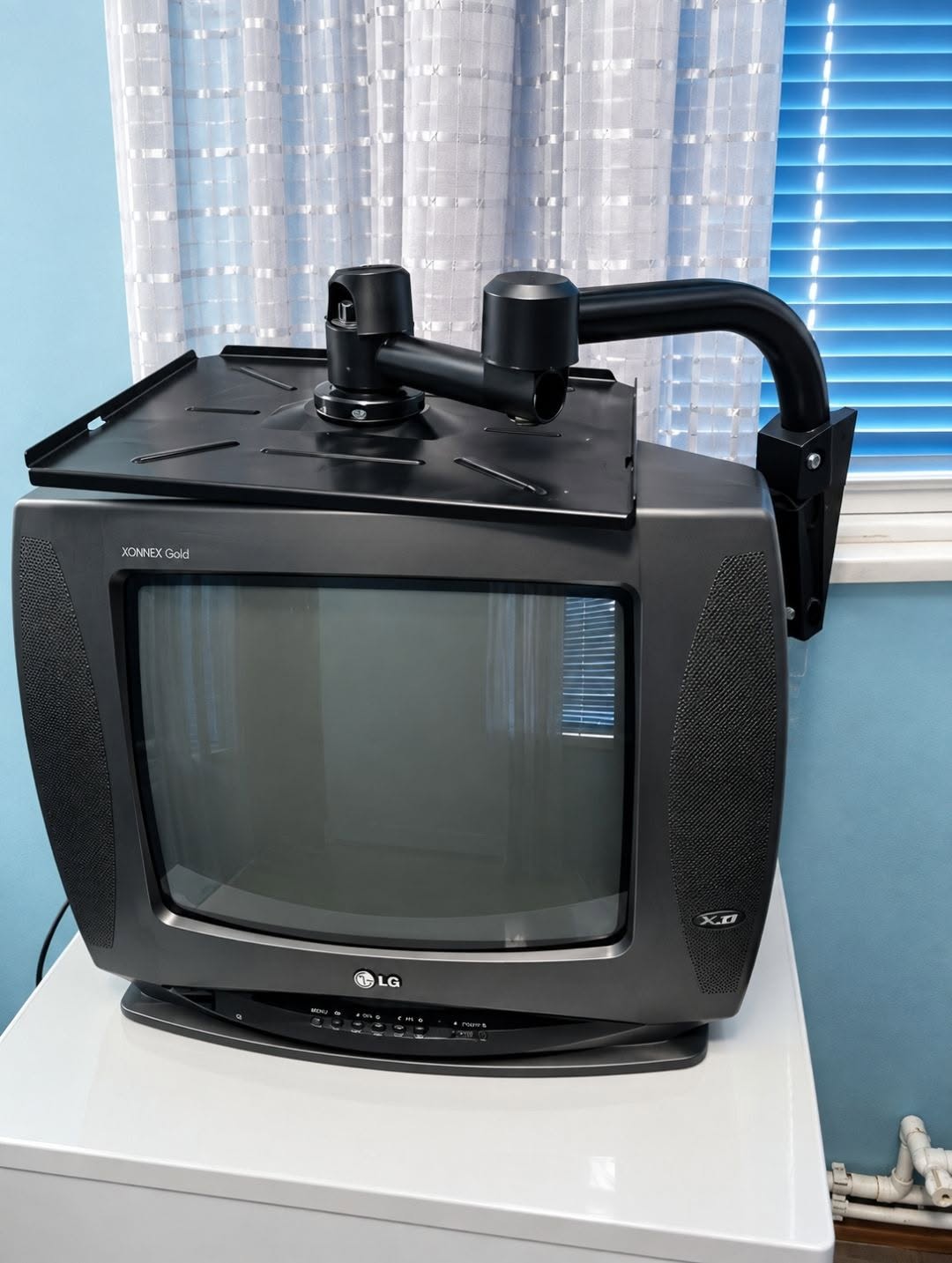 LG CRT հեռուստացույց պատի կցորդով