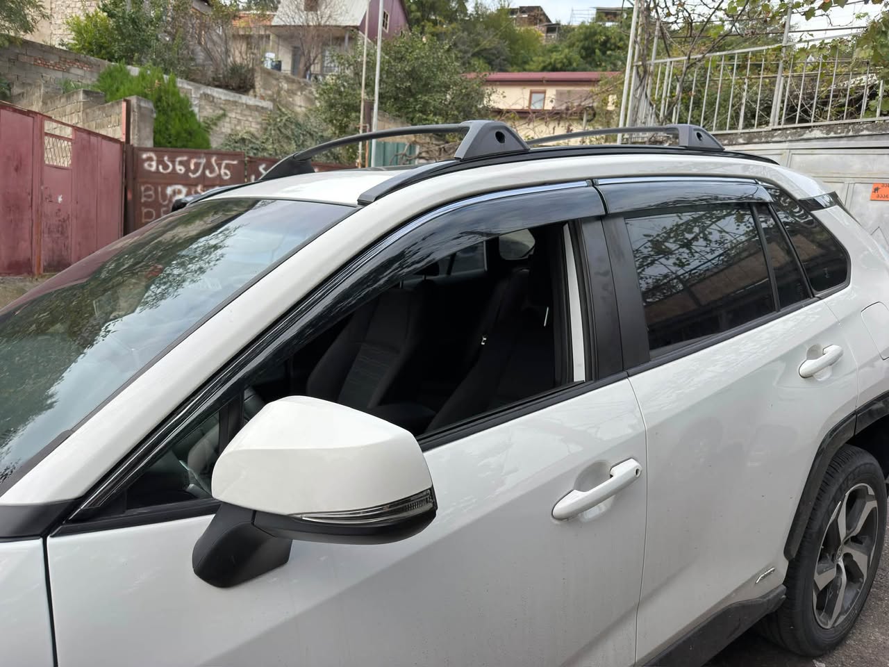 Cam karışımlı ve demir sürgülü pencereler — 90₾
