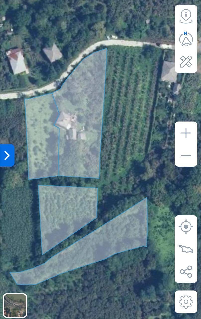 A house 5 minutes from Ozurgeti is for sale for $45,000.