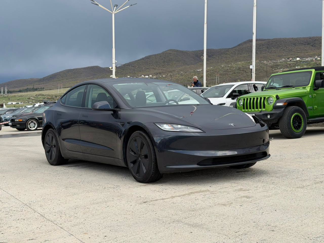 Tesla Model 3 2024 — 18,000$