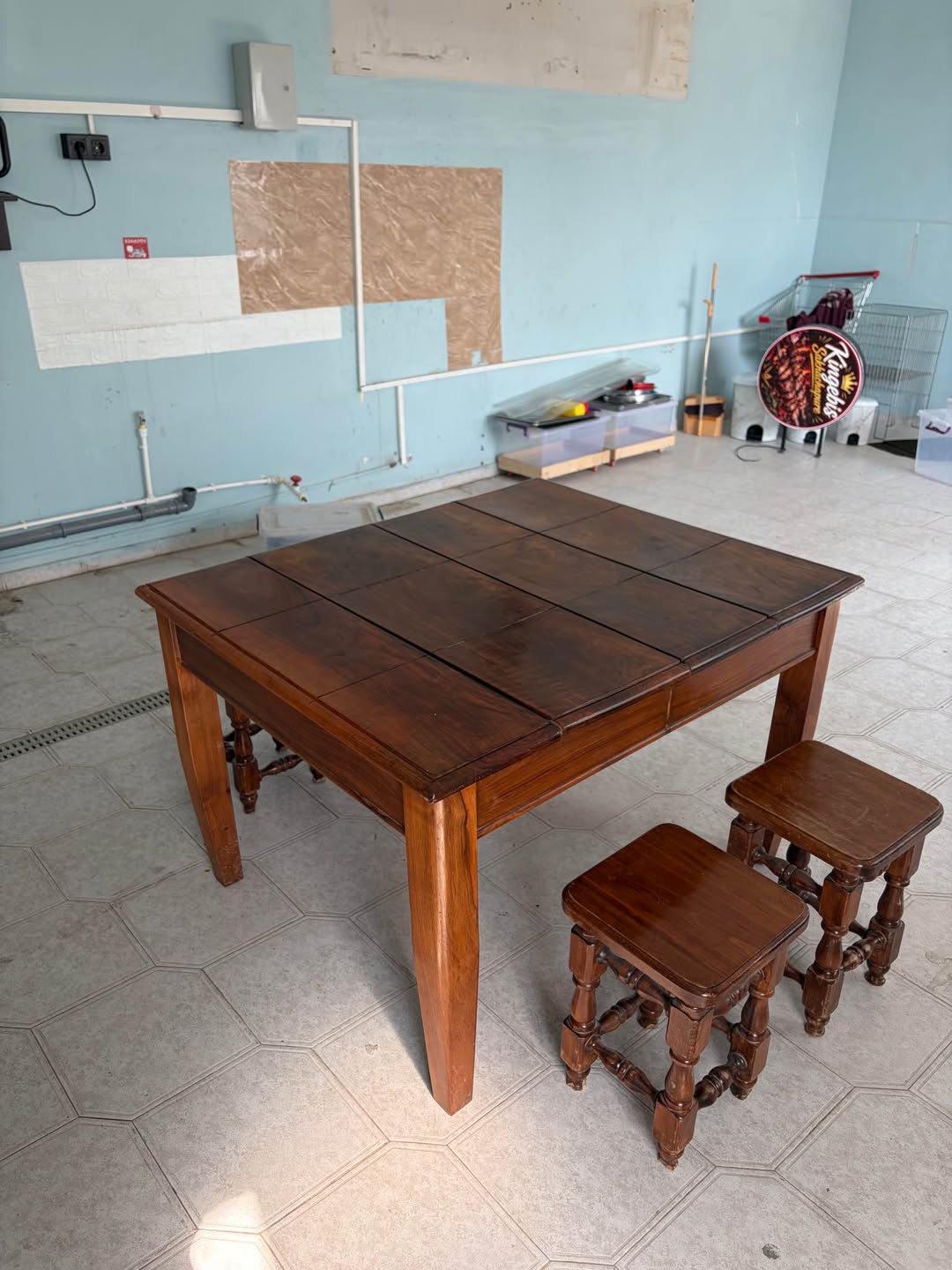 Masalar ve sandalyeler, ahşap