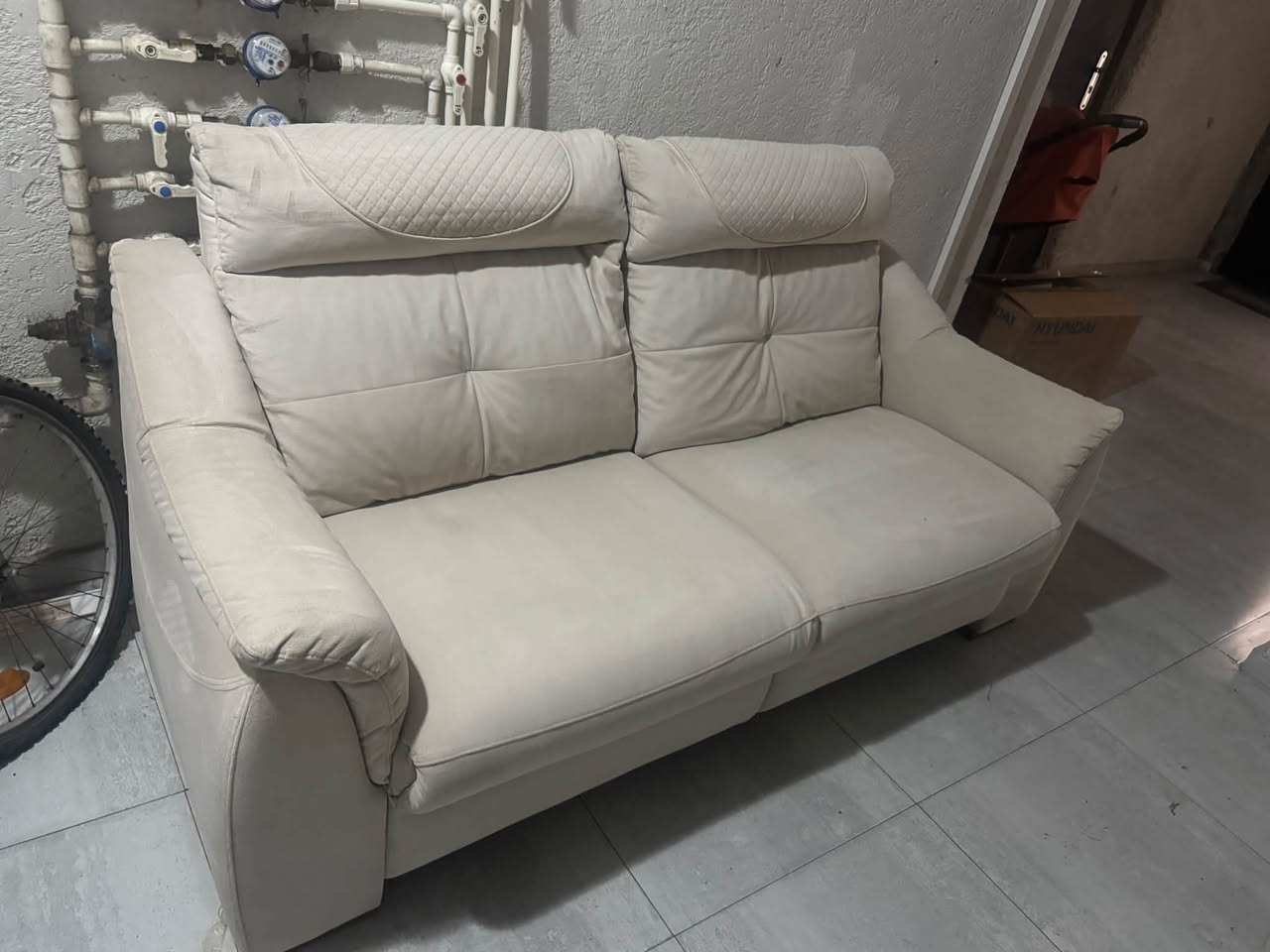 იყიდება 2 მდივანი კარგ მდგომარეობაში 1.80 — 1,000₾