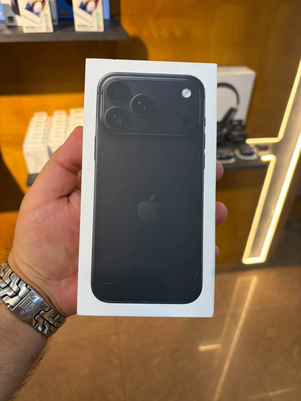 18 pro max 256gb esim pak — 600,000֏