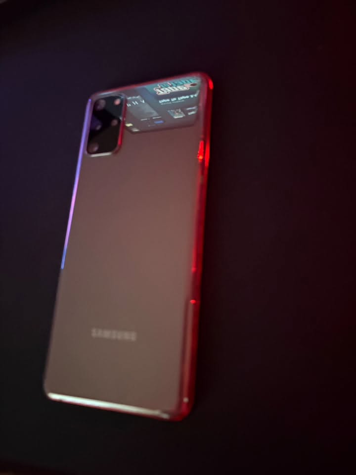 Samsung Galaxy S20+ 120Hz, ეკრანზე მცირე ხარვეზი