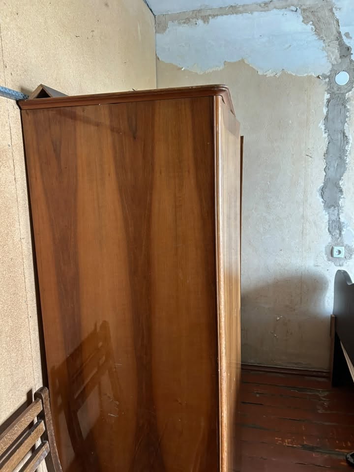 Wooden wardrobe, Varketili
