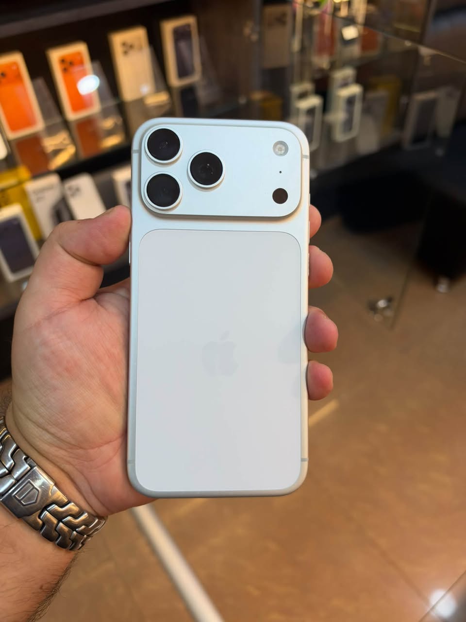 iPhone 17 Pro Max Spitak 256GB 92% — 380.000 dram