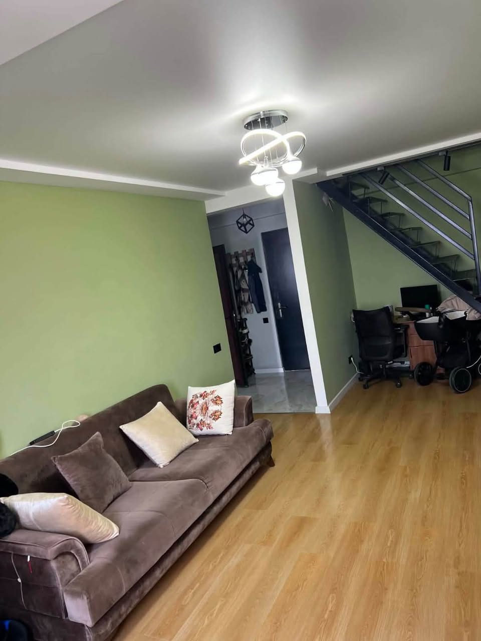 Վաճառվում է 4 սենյականոց բնակարան, Թբիլիսի
