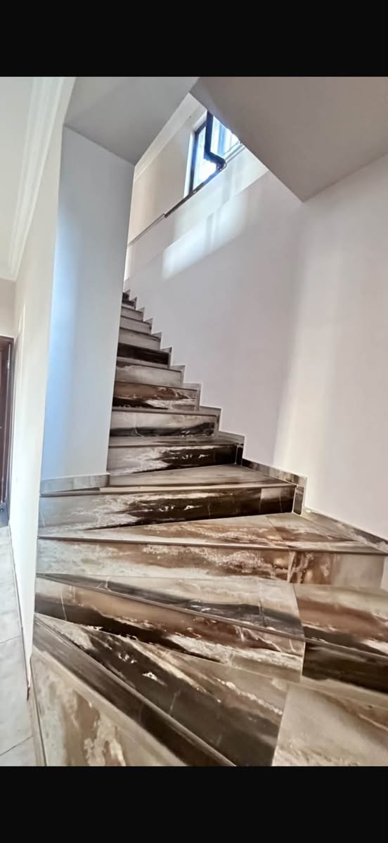 Տուն, Երևան — 300,000 մլն