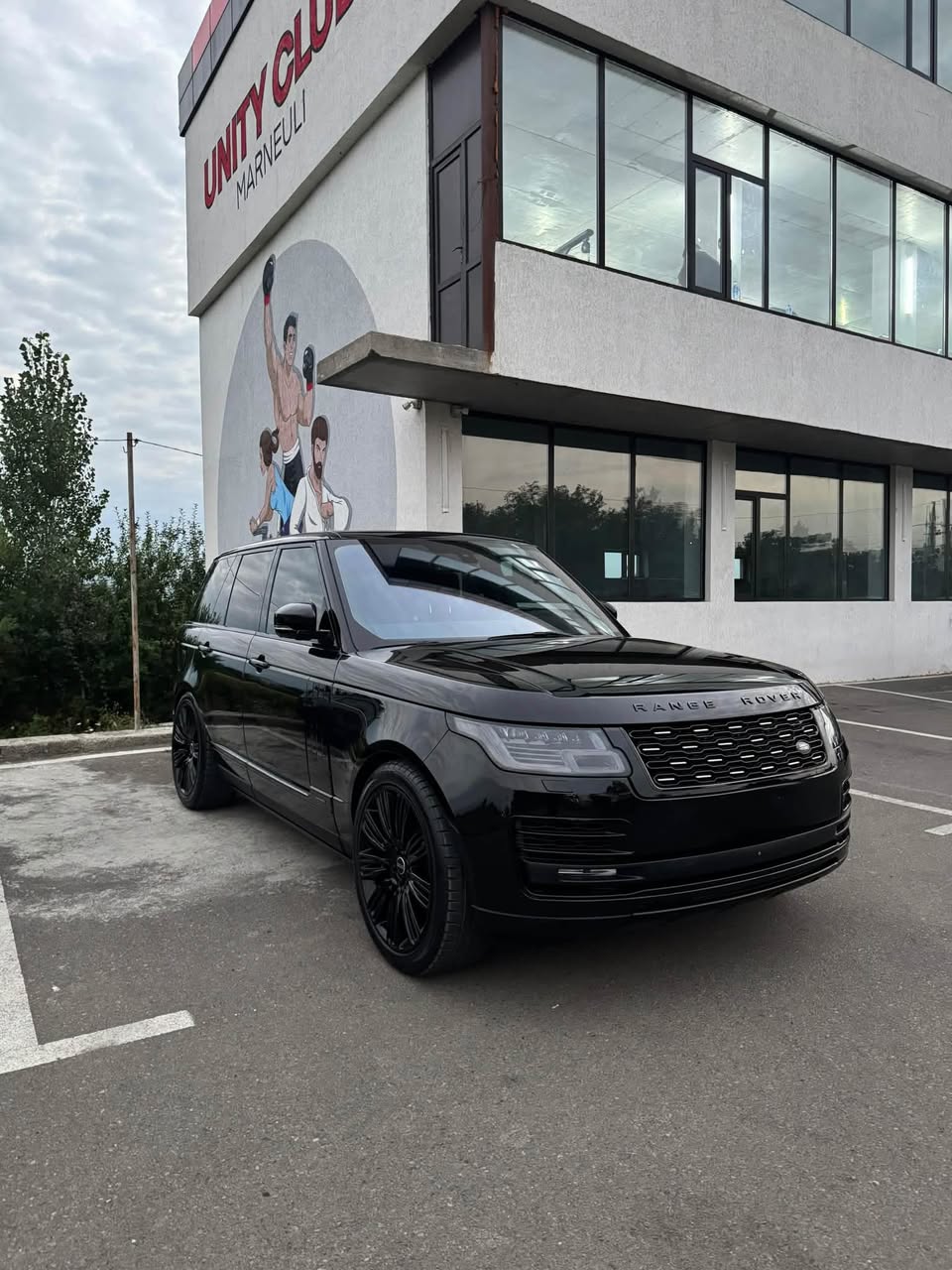 Range Rover Vogue 2016 — 30,500$