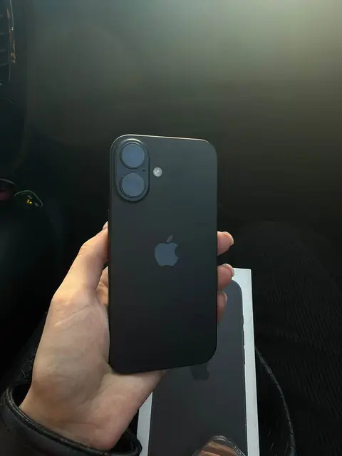 iPhone 16 siyah, pil 89%