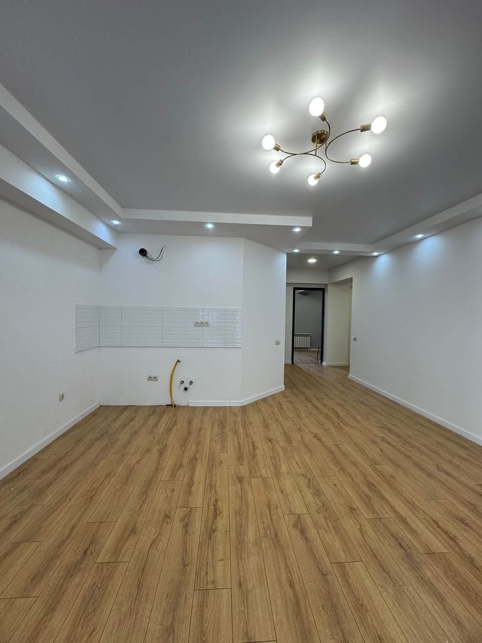 Վաճառվում է 3 սենյականոց բնակարան, Թբիլիսի — $98,000