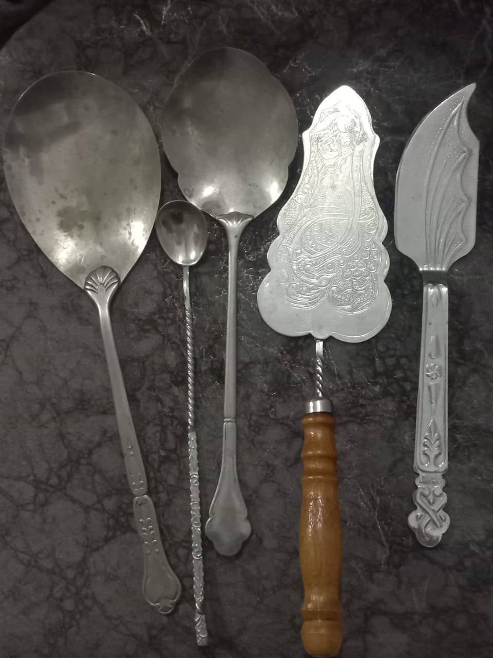 Qədimi qaşıq və kürək dəsti