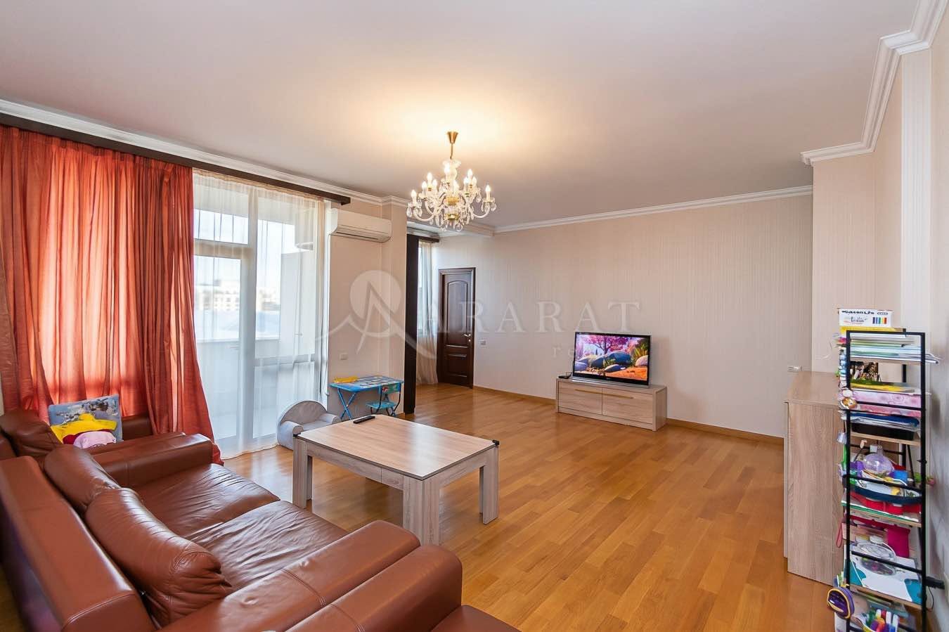 Վաճառվում է 3 սենյականոց բնակարան, Երևան — $480,000