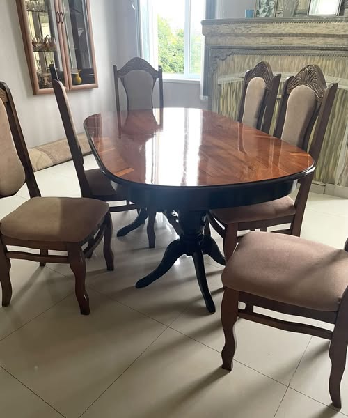 Satılık masa ve sandalyeleri ile birlikte fiyatı — 1,500₾ ile iletişime geçiniz