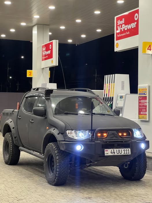 MITSUBISHI L200 (2008) 2.5l TDI — 13,000$