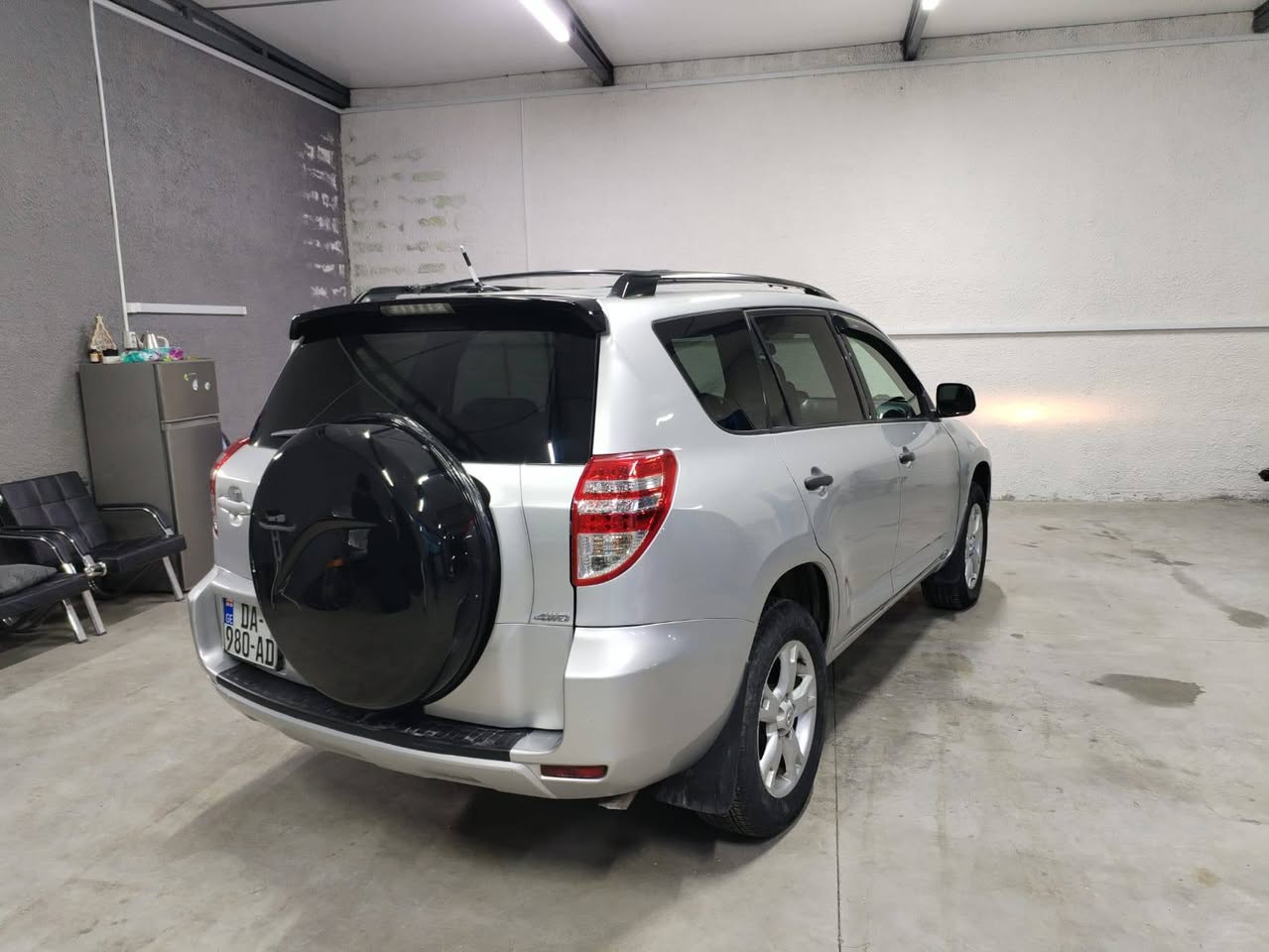 Toyota RAV4 2010 — 7,300$