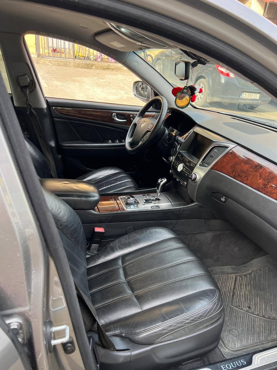 Equus 2010 — 6,500$
