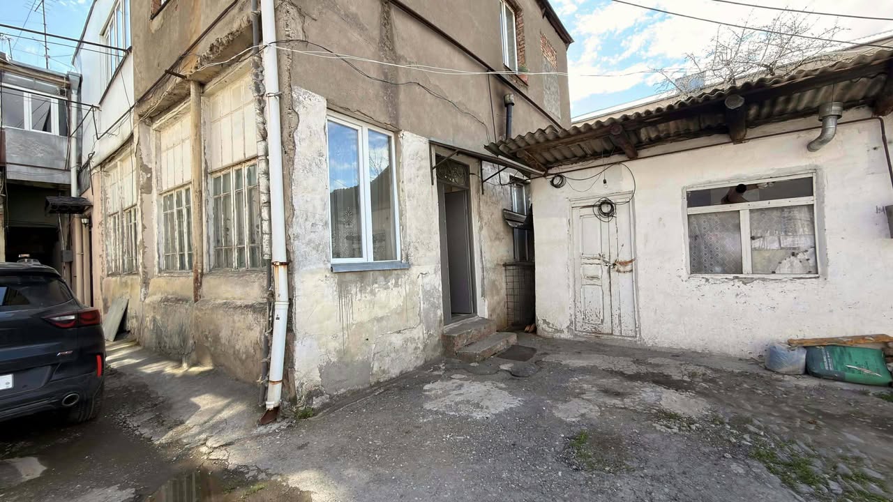 Կարելի է տուն իտալական բակում, Գորի