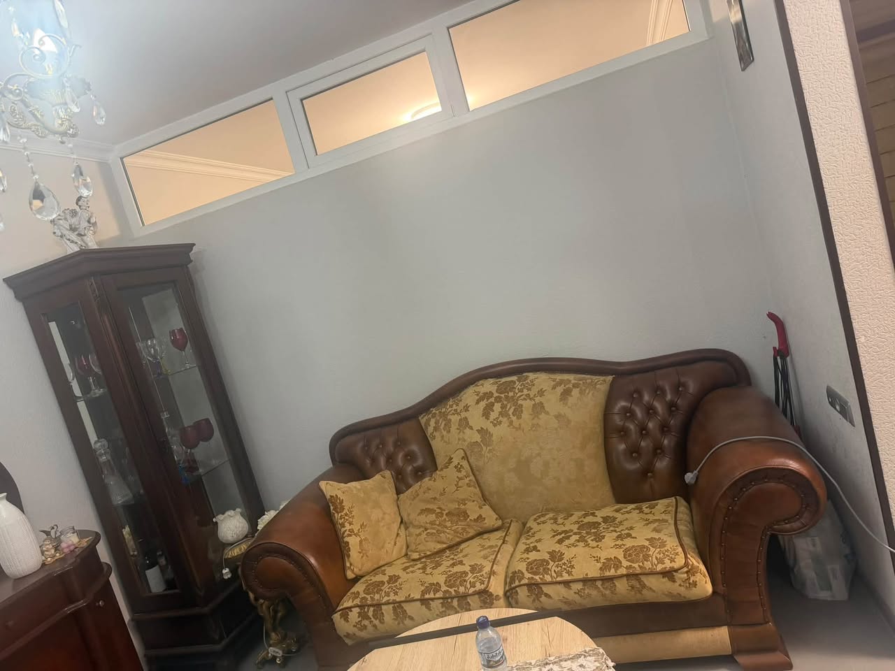 Salamlar, hamısı birgə satılır, pismen masası