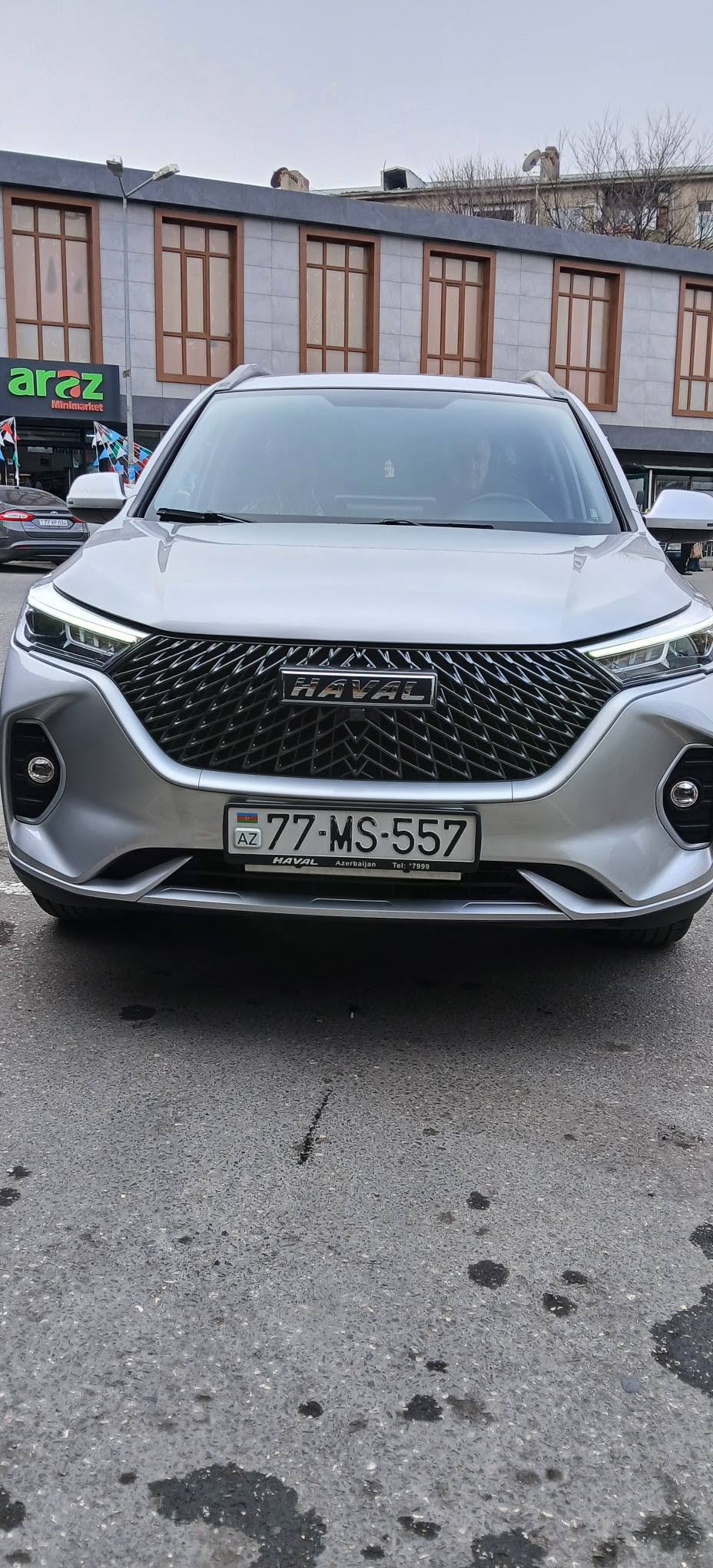 Gümüşü avtomobil, super vəziyyətdə