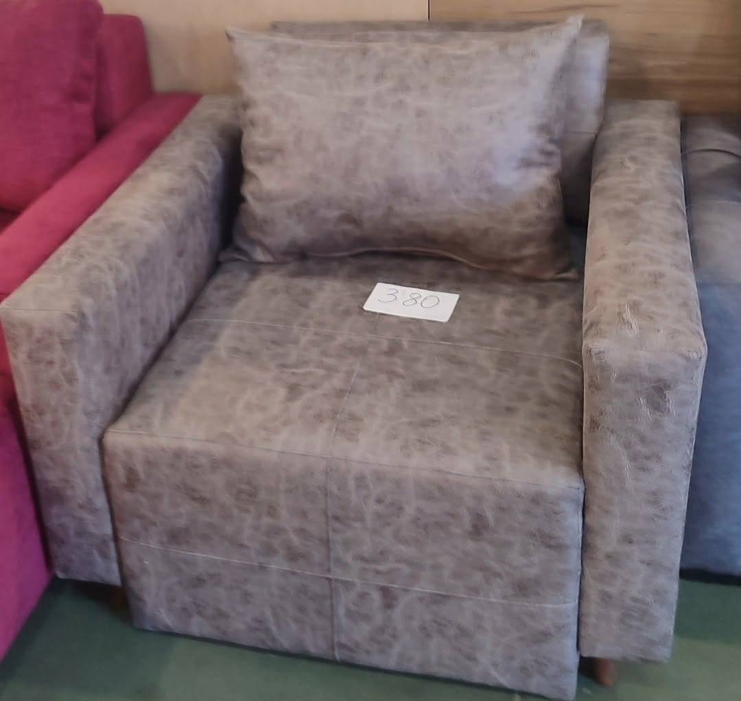 Folding armchair with storage