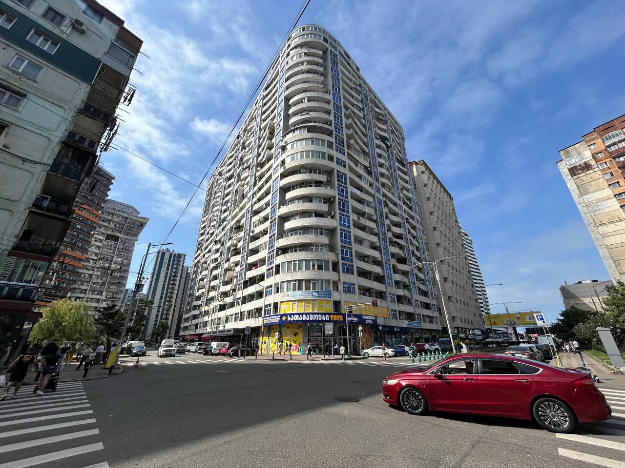 Satılır 1-otaqlı mənzil, Batumi