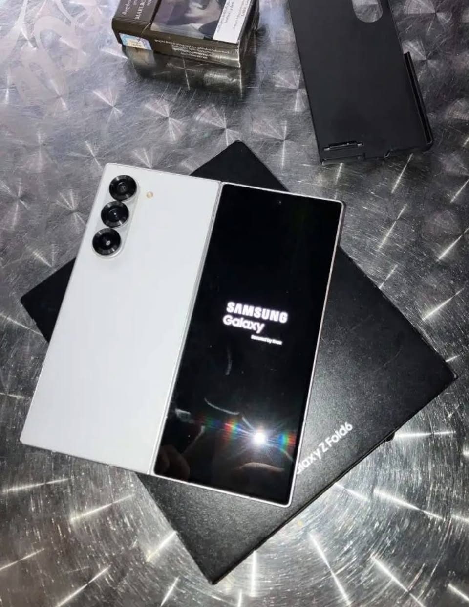 Galaxy Z Fold 6! 12/512GB qutisi ilə