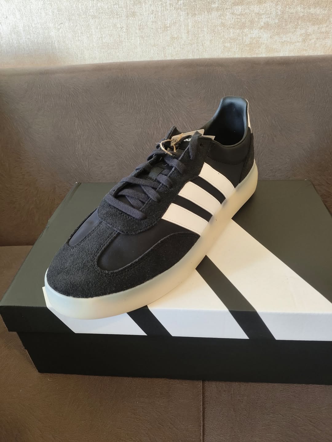 Adidas'ın yeni ve orijinal kedi -