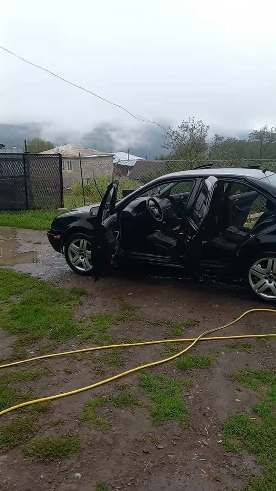 2000-ci il 2.0 mühərrikli benzin — 2,600₾