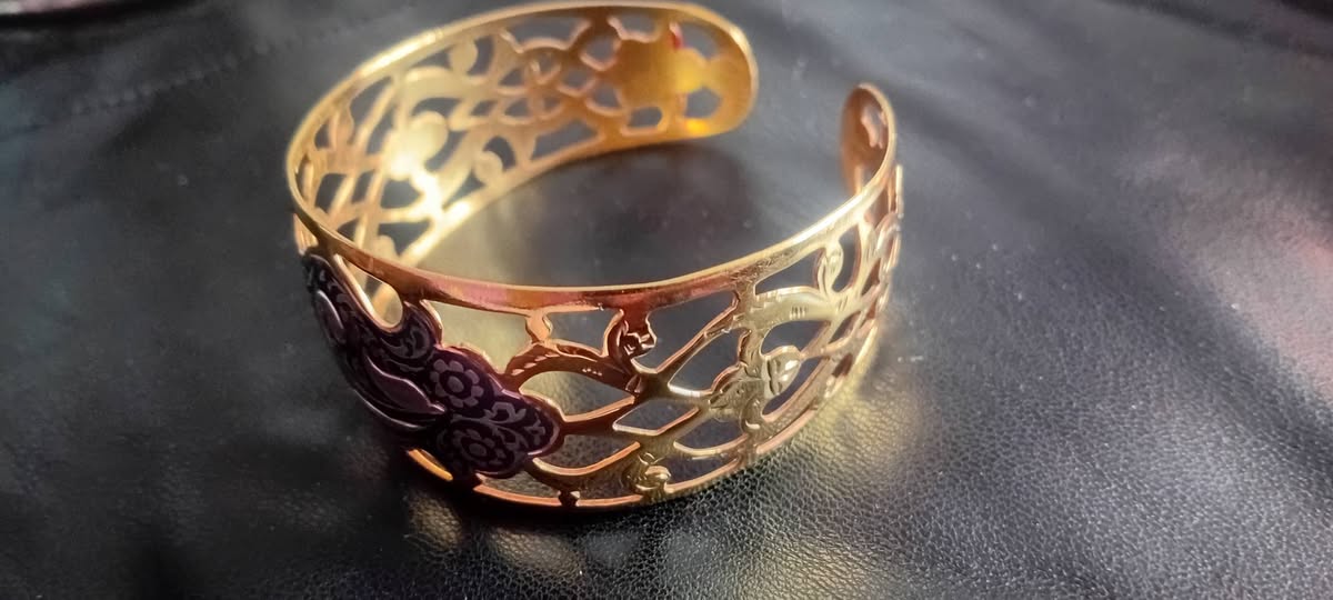Gümüş bileklik 230₺, kolye bileklik 140₺