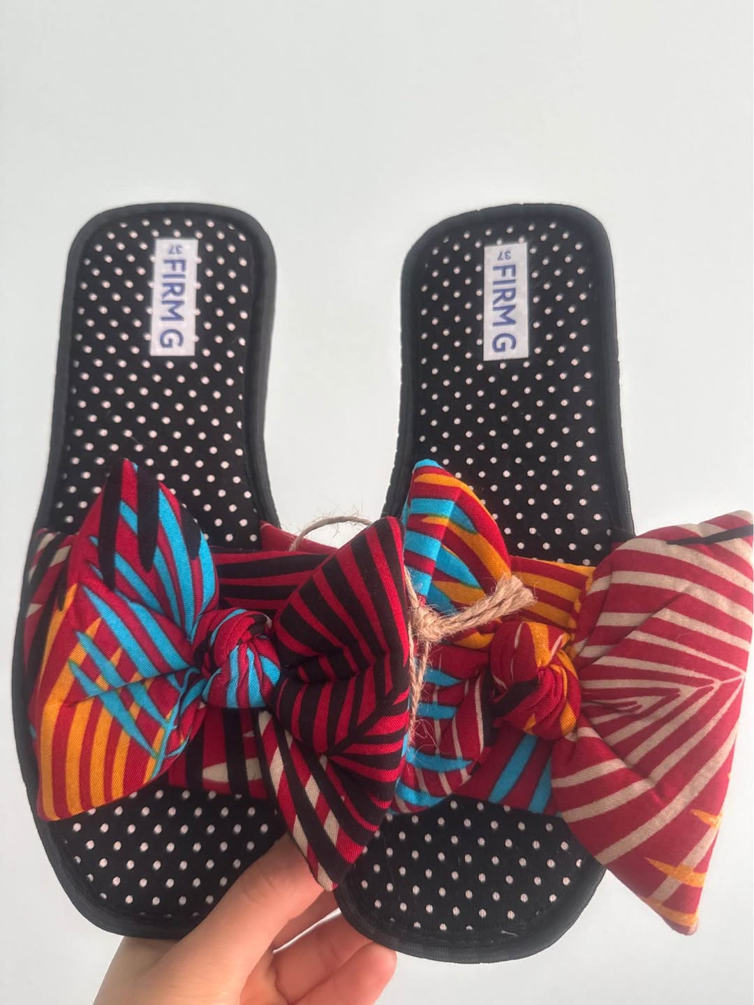 Sandals with straps, size 37