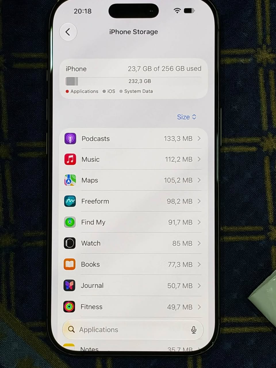 iPhone 17 256GB, battery 93%, eSIM