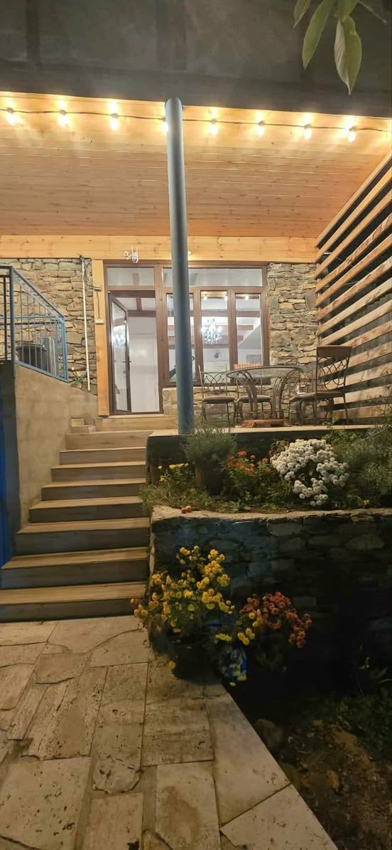 Təcili!!! Sahibindən 3 mərtəbəli ev satılır şəhər - 265,00…