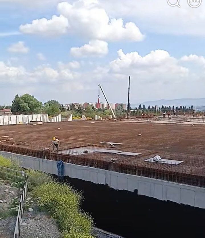 Biz təcrübəli mütəxəssislərə malikik və işləri yerinə yetiririk