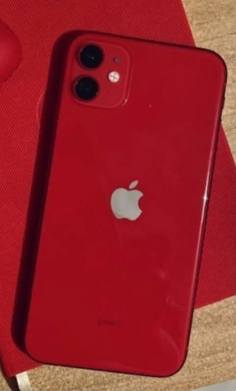 iPhone 11 128GB, battery 73%