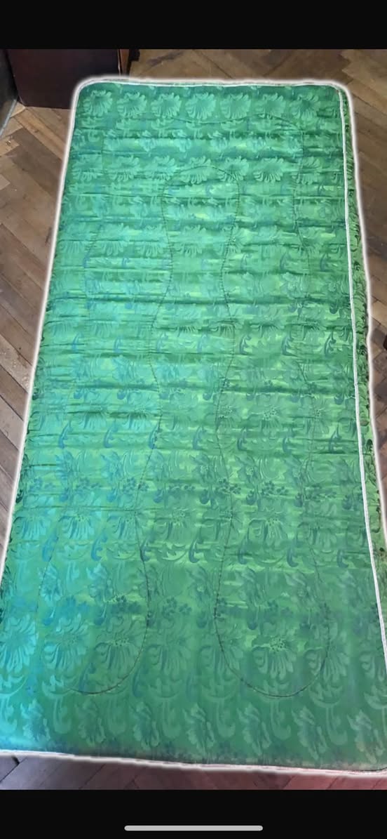 2 ədəd matras 40 lariyə satılır
