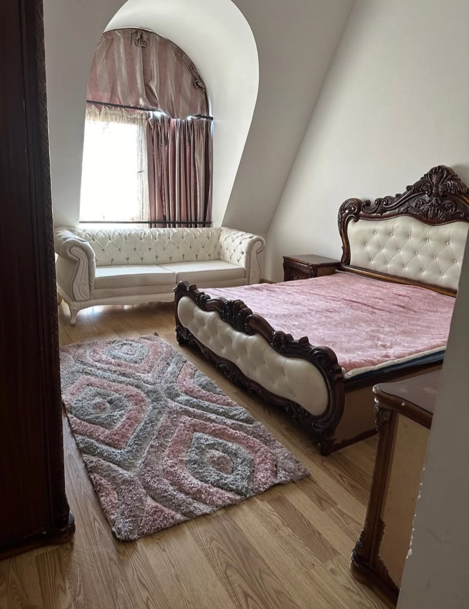 ქირავდება ორ ოთახიანი ბინა ჰუალინგში 600$📞