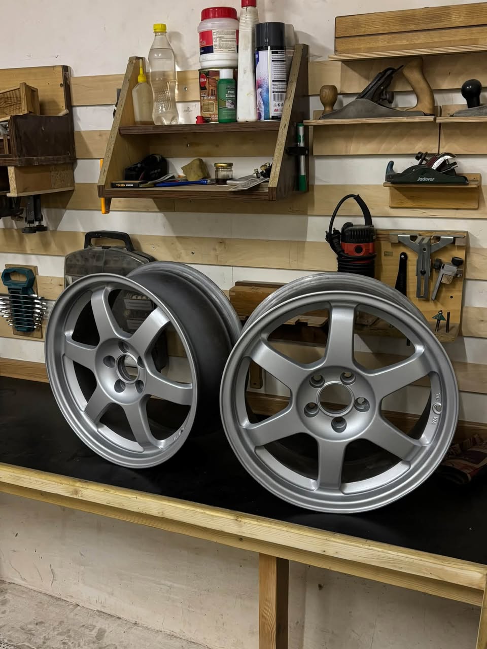 A used 2016 T37 7-seat van, 5x100 wheels, 2 owners, 900₾